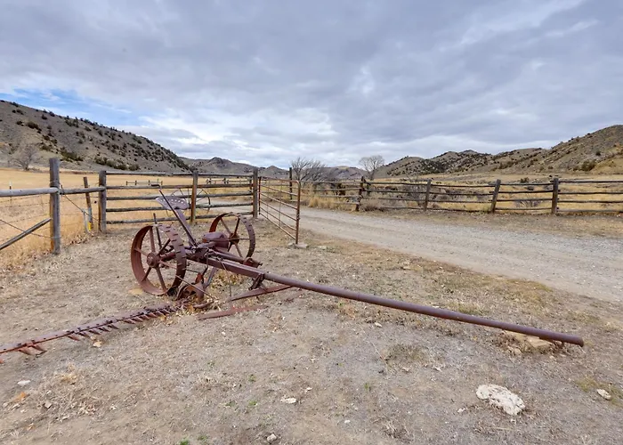 Scenic & Unique Country Retreat In Thermopolis!